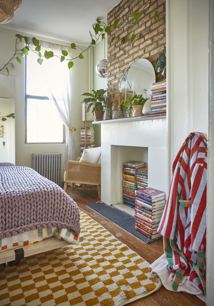 5-clever-ways-to-store-books-in-a-small-space-apartment-therapy